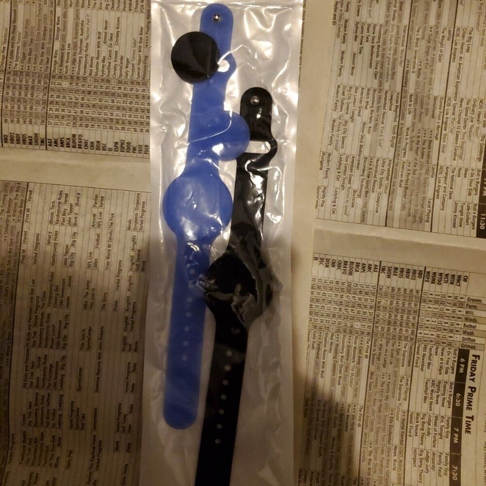 NEW SEALED 2 PACK WATERPROOF AIRTAG BRACELET WRISTBAND AIR TAG WRIST BAN
